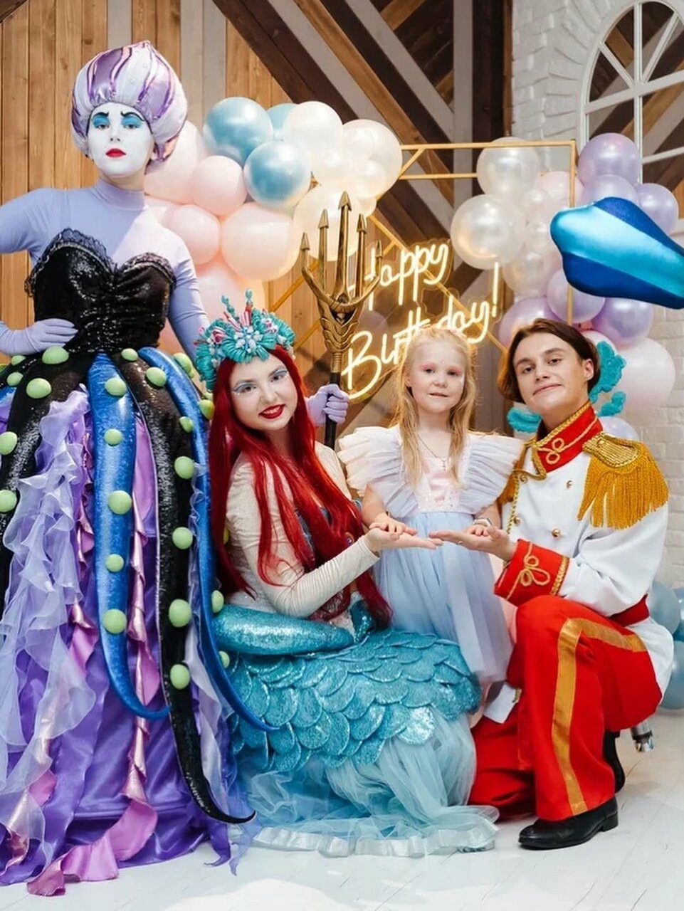 Праздник с Русалочкой, принцем и Урсулой у фотозоны Happy Birthday